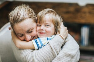 Moet tog nooit ouerskap en kinders grootmaak met kinderspeletjies verwar nie. Só sal menige ma jou vertel. Hier is 5 lesse wat ouerskap ons geleer het.